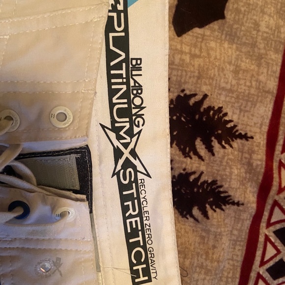 Mens board shorts - Picture 2 of 2